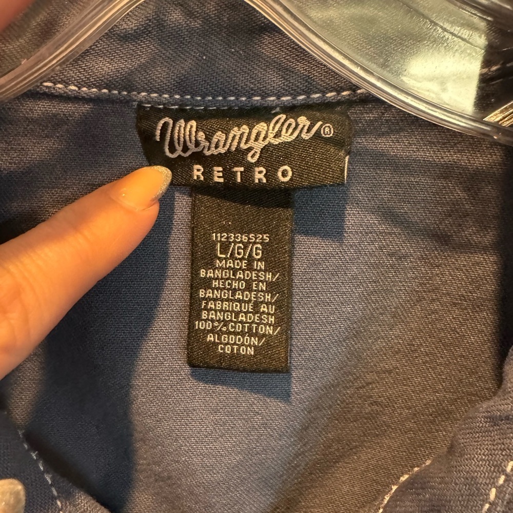 Wrangler Women’s Dark Blue Button Down Shirt - Picture 3 of 3